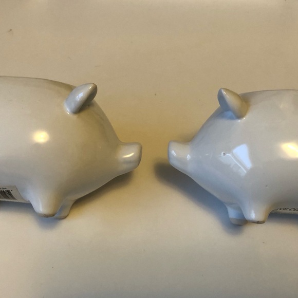Two White Ceramic Piggy Pots, Pig Shaped Planters, Excellent Condition, Set of 2 - Picture 6 of 12